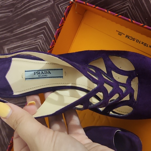 Prada heels - Picture 2 of 4